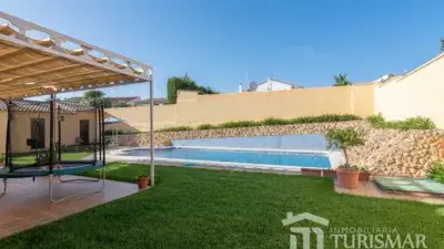 Chalet en Venta 3 Dormitorios Piscina Garaje Trastero
