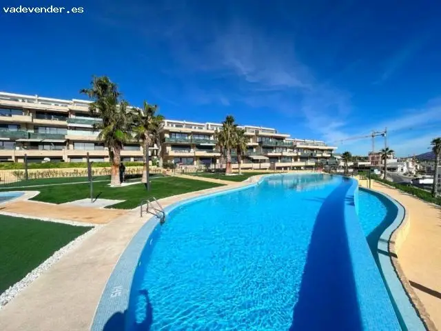 Apartamento en Finestrat con Vistas al Mar y Complejo de Lujo