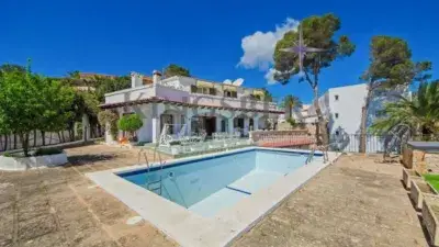 Chalet en Palmanova con Vistas al Mar y Piscina