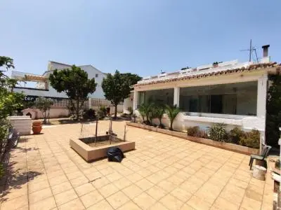 Villa Espaciosa en Arroyo de la Miel Benalmadena Cerca de la Playa