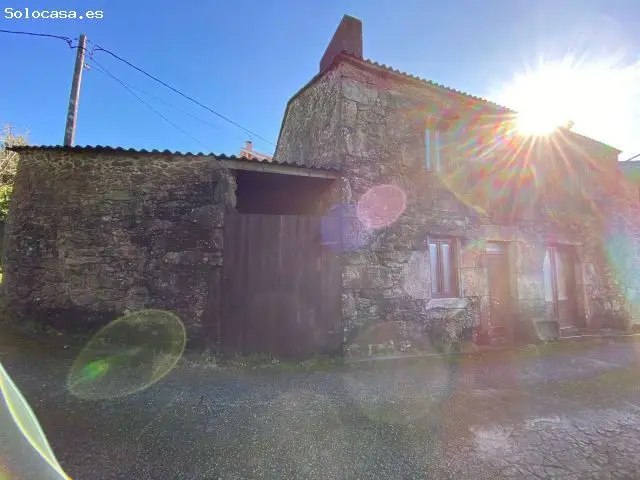 Chalet en Venta en Cee: Casa de Piedra con Finca