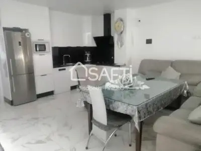 Adosado en Planta Baja con Patio y Buhardilla