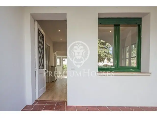 Casa Señorial en Mataro con Jardin Privado y 6 Habitaciones
