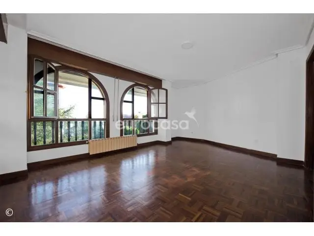 Vivienda en Alto Miranda Santander: 4 Dormitorios, Jardin y Garaje
