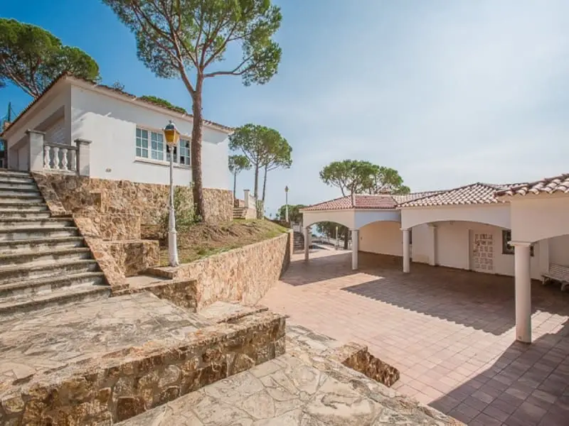Chalet en venta en Canyelles Lloret de Mar con vistas al mar