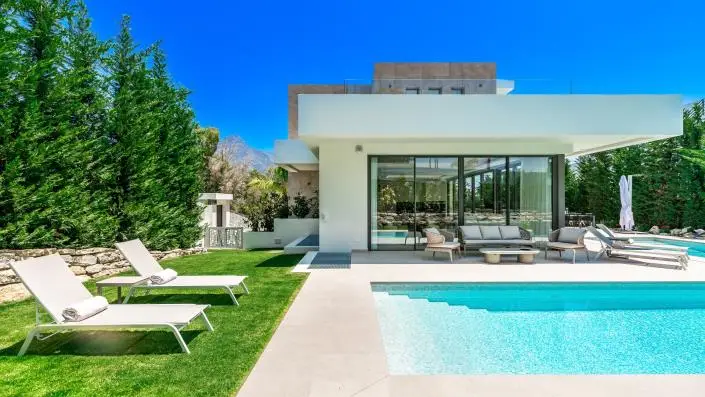 Villa de Lujo 4 Dormitorios en La Cerquilla Nueva Andalucia