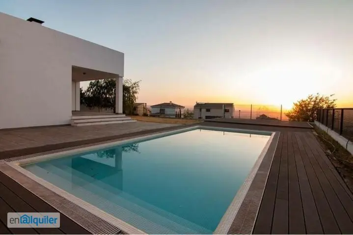 Alquiler casa terraza y piscina La Zubia