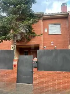 Chalet Adosado en Villanueva de la Torre 4 habitaciones