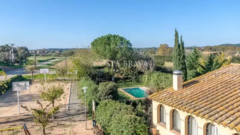 Casa Rural con Piscina en Palau-sator Girona Ideal Familias