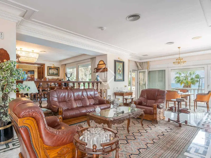 Chalet de Lujo en Málaga Este con Vistas al Golf