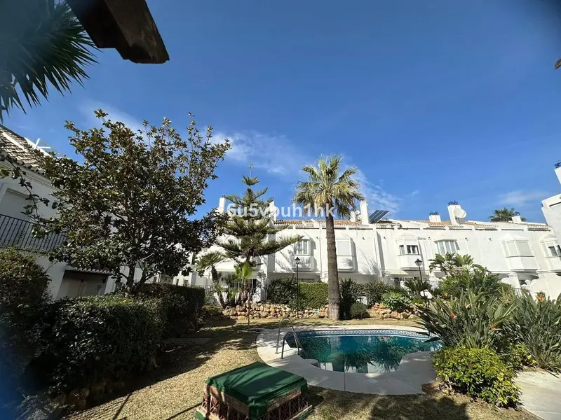 Adosado en Alquiler Puente Romano Marbella 3 Dormitorios Lujo