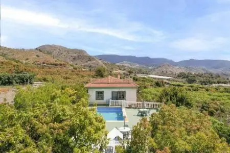 Chalet Campestre cerca de Motril con Piscina y Vistas Panorámicas