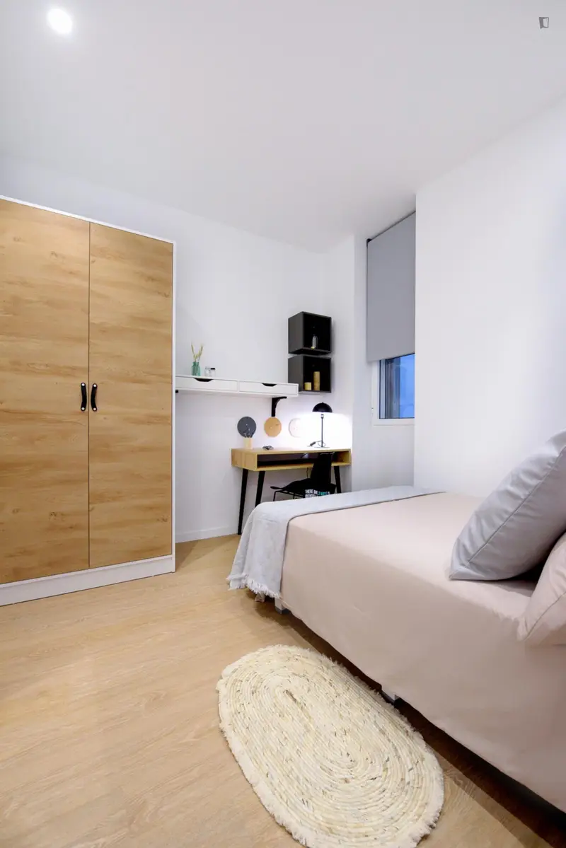 Habitacion Doble con Baño Privado en Piso Compartido