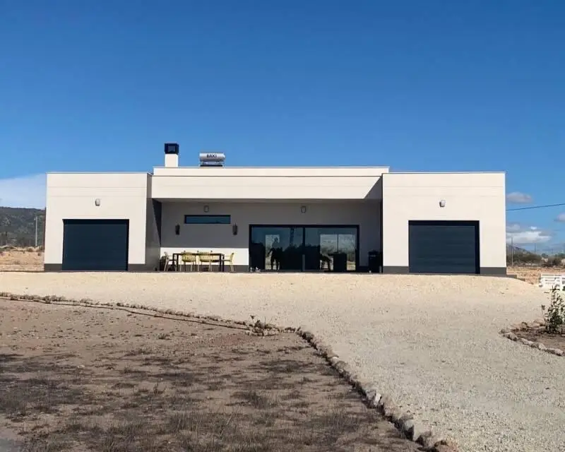 Villas de Lujo en Pinoso: Moderna o Tradicional