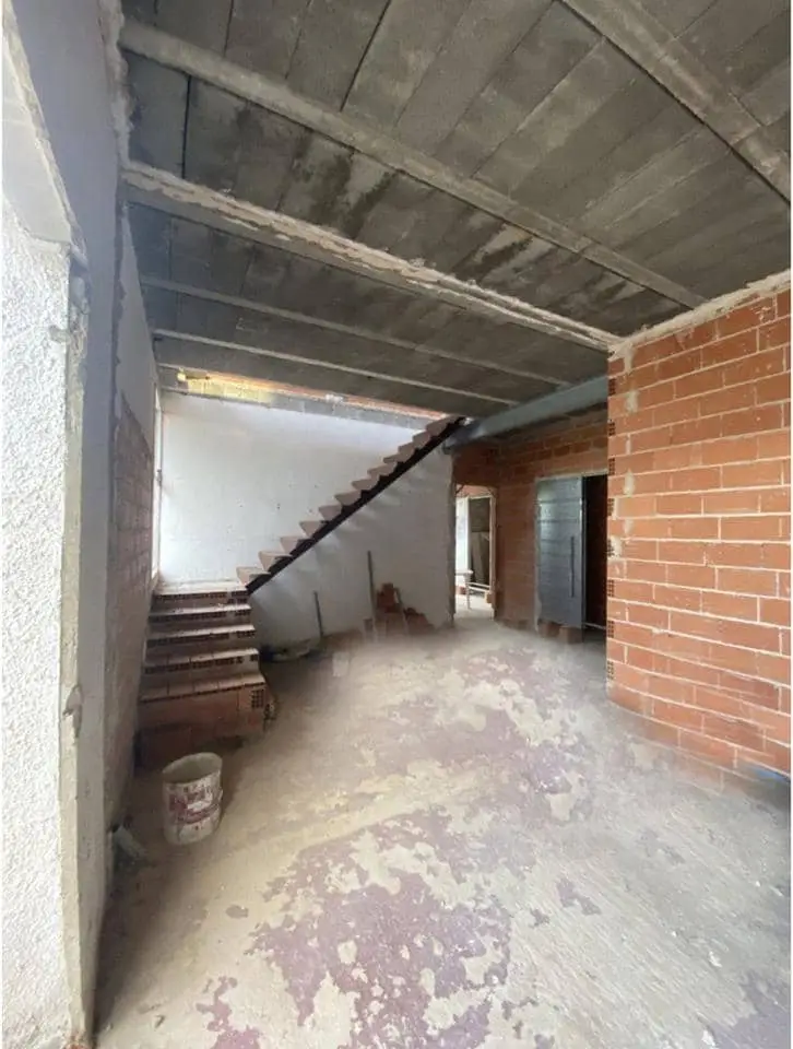 Chalet en Chiva 5 Dormitorios 4 Banos Jardin Piscina