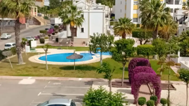 Apartamento en Orihuela con 2 Dormitorios y 2 Baños