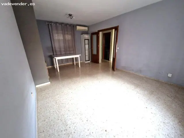 Casa en Alcalá del Río: 3 habitaciones, patio y porche