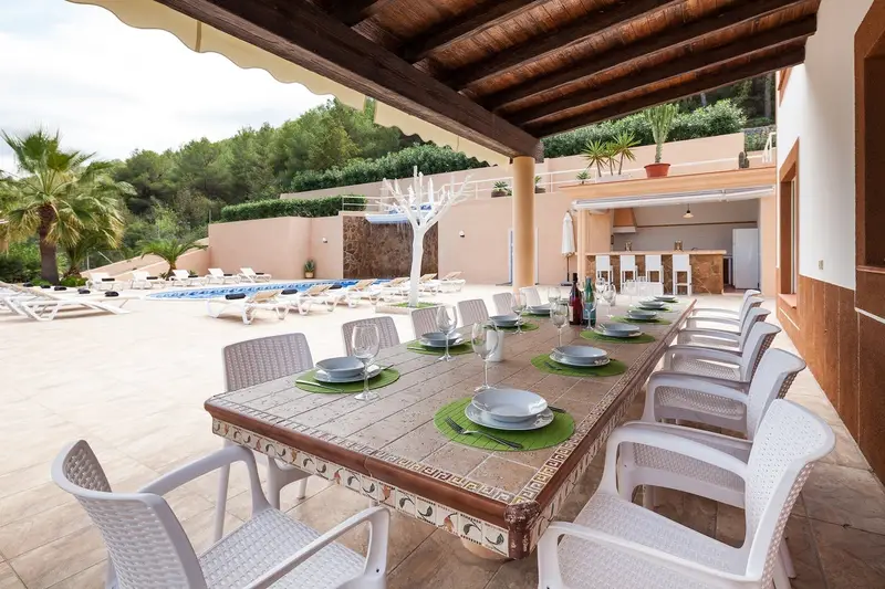 Villa 10 Dormitorios Alquiler Ibiza Grupo Grande Piscina Jacuzzi