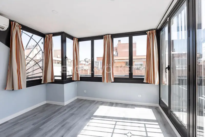 Ático en Venta en Adelfas Madrid 75m2 2 Dormitorios Terraza