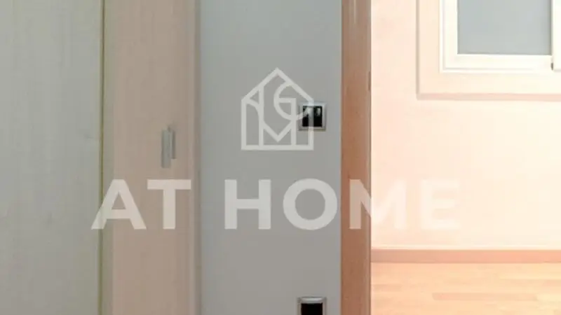 Piso en venta en Barcelona: 3 dormitorios, 2 baños, luminoso y espacioso