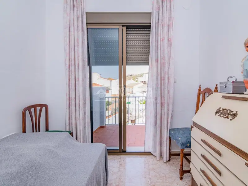 Casa adosada en venta Loja 4 dormitorios gran garaje