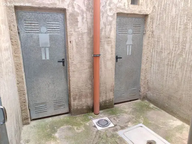 Casa acondicionada como local en Almansa