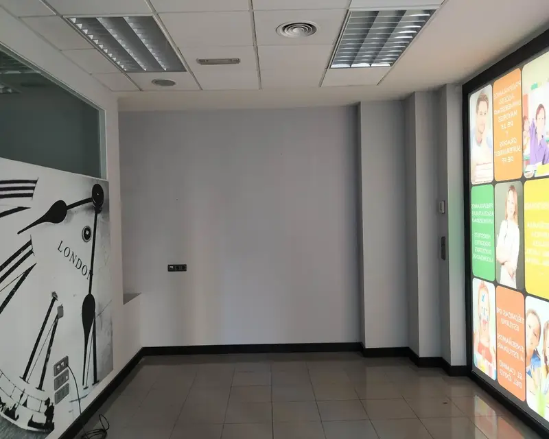 Local en venta en Granada 183 m2