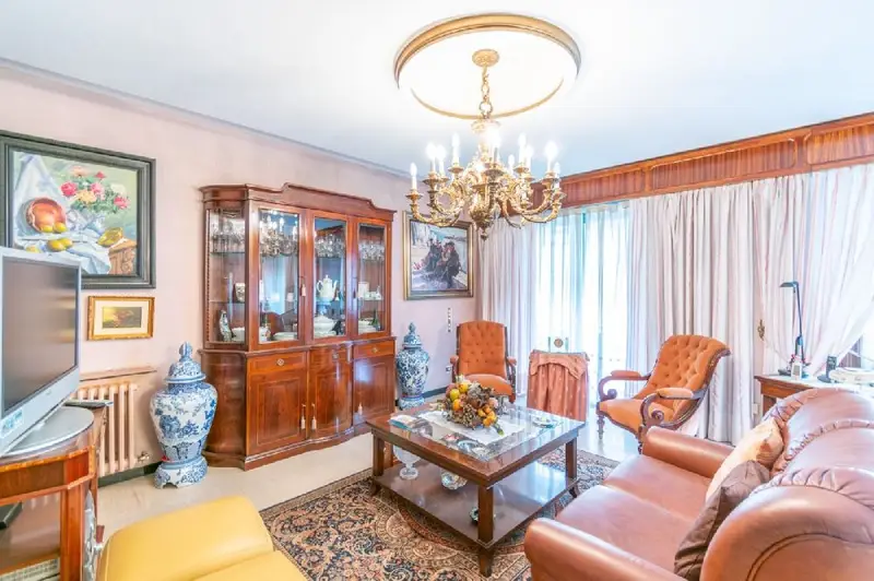 Venta Piso Centro Granada Puerta Real 4 Dormitorios Garaje