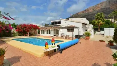 Chalet en venta en La Ermita Montgo con potencial de reforma