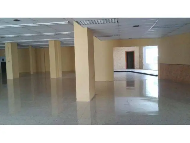 Local Comercial Montijo 900m2 Zona Colon