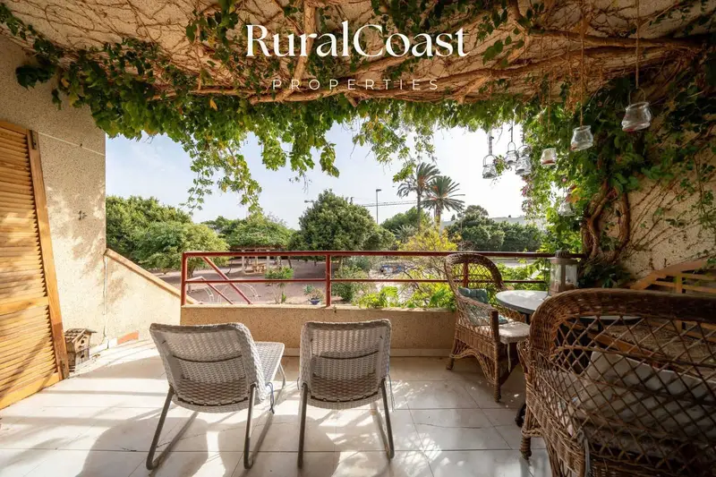 Bungalow en San Juan de Alicante con Vistas al Mar y Piscina