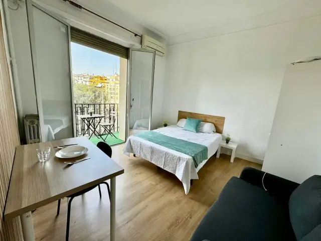 Casa-Villa de 5 Dormitorios alquiler Madrid, España