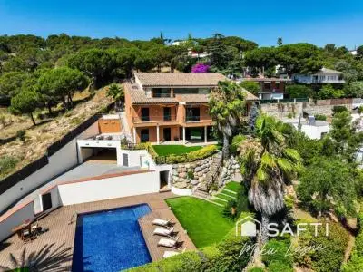 Casa en Cabrils con Vistas al Mar 8 Dormitorios Piscina y Gimnasio