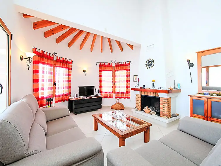 Casa-Villa de 2 Dormitorios alquiler Pegó, España