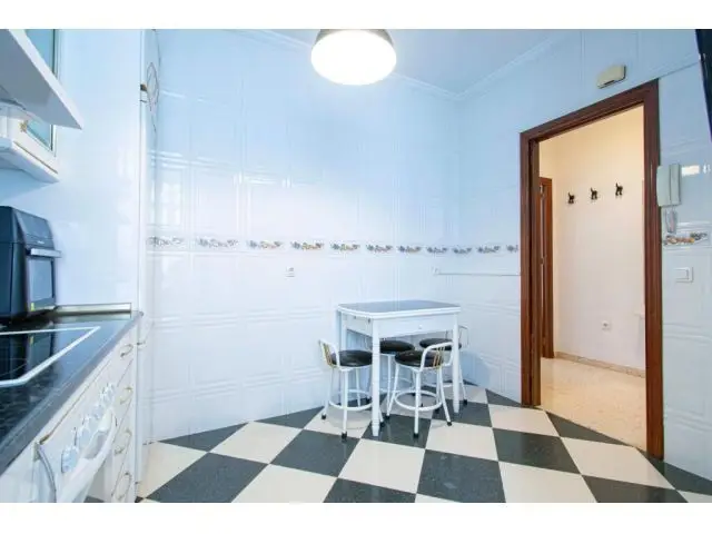 Piso en venta Entreflores Sevilla con terraza y garaje