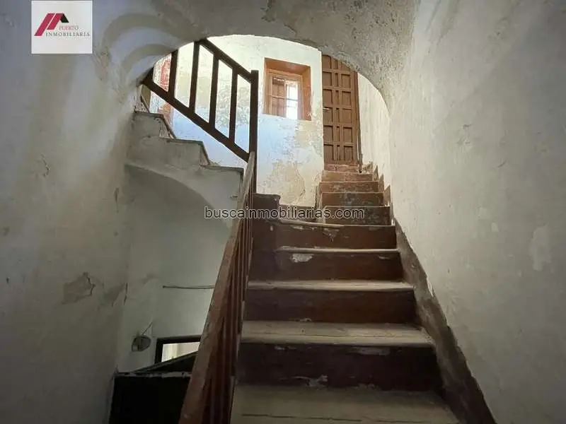 Casa Independiente con 3 Locales y Posibilidad de 4 Apartamentos