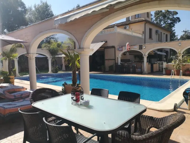Chalet con Piscina y Bodega en Terrateig cerca de Gandia