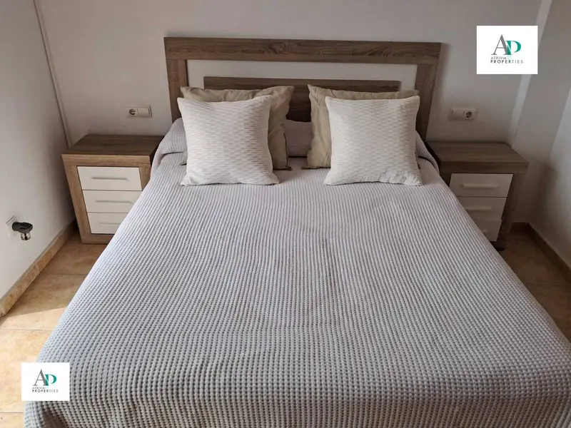 Chalet en Alquiler Gran Alacant: 2 Dormitorios, Jardín y Piscina