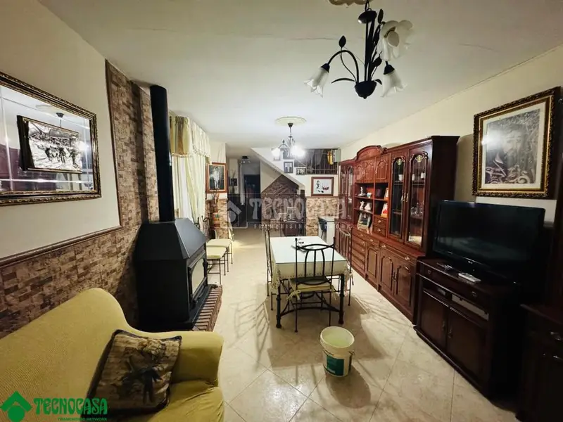 Casa en Venta Montoro 156m2 4 Habitaciones 2 Baños
