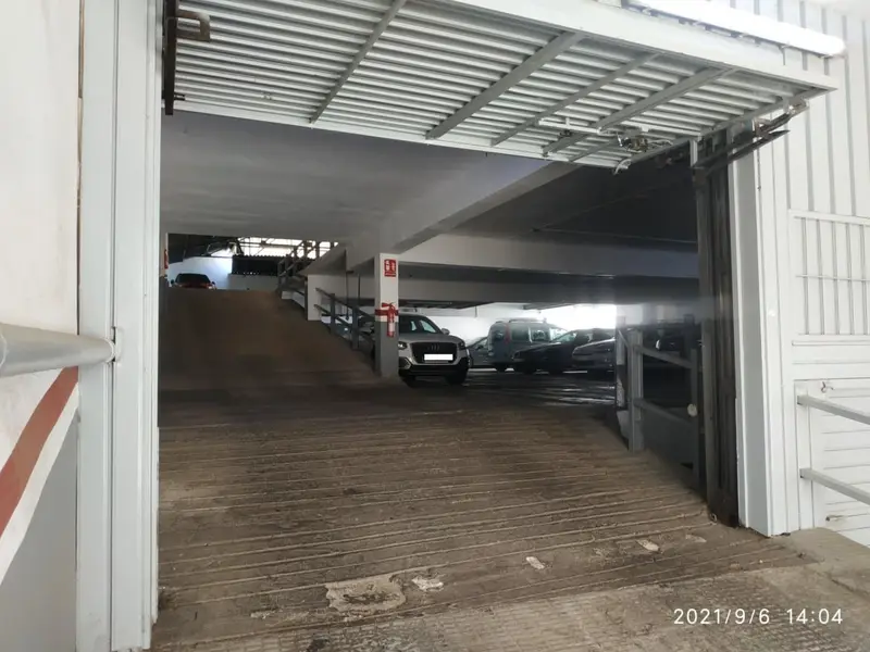 Parking en Sant Andreu de Palomar para coche grande