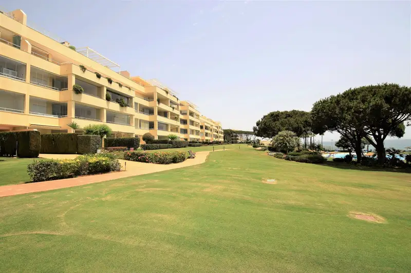 Apartamento 3 Dormitorios Lujo Cabopino Frente al Mar