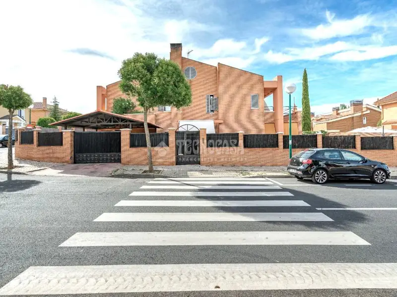 Chalet independiente en Peñas Albas Villalbilla