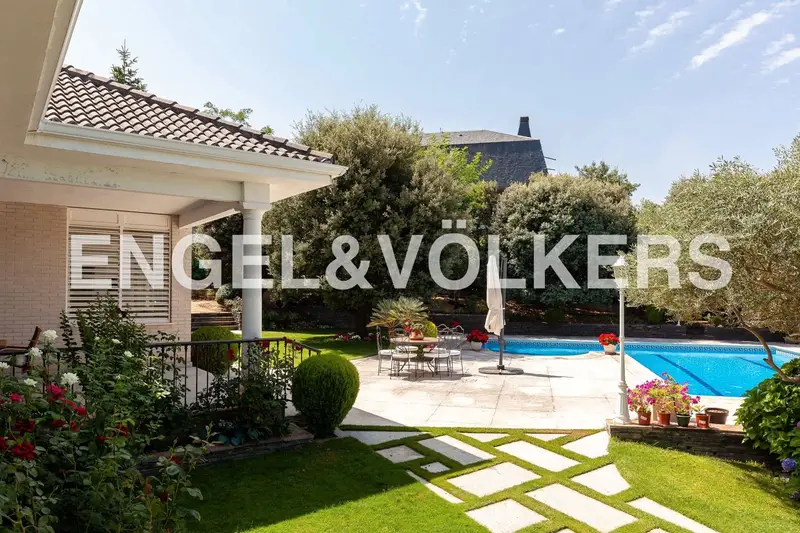 Chalet en Venta Collado Villalba 530m2 Lujo Piscina Pista Tenis