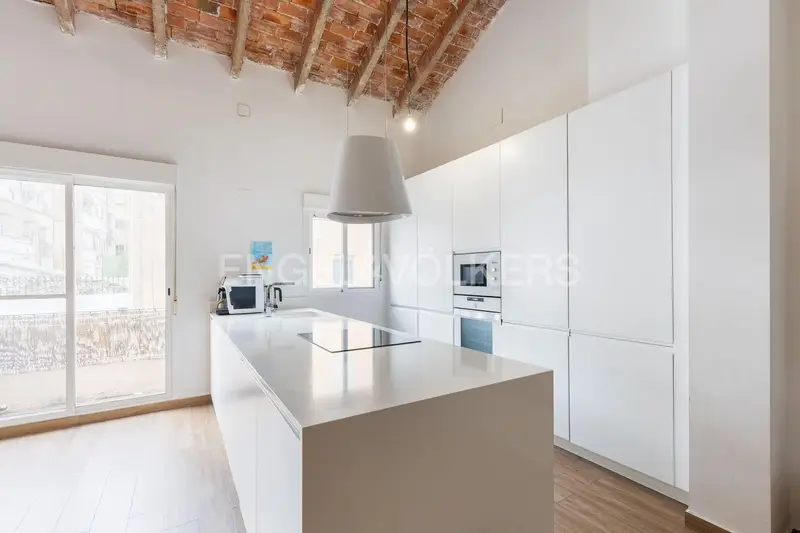Apartamento Reformado en Burjassot con Terraza Privada