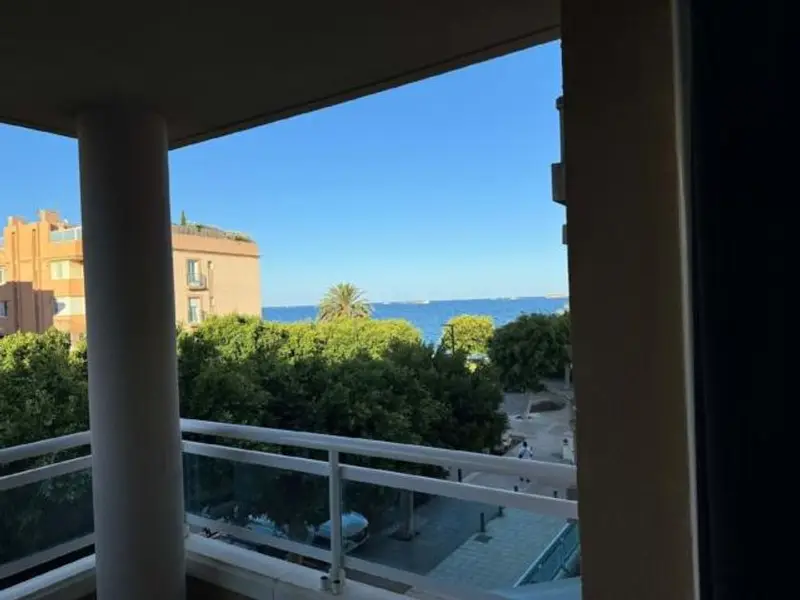 Piso en Playa d En Bossa con Vistas al Mar Reformado