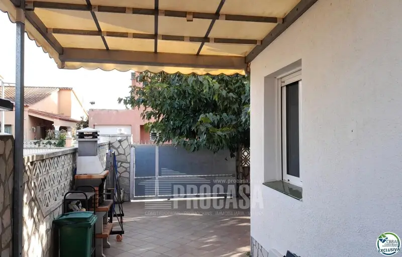 Chalet en Venta Empuriabrava Girona 4 Dormitorios Jardin Piscina
