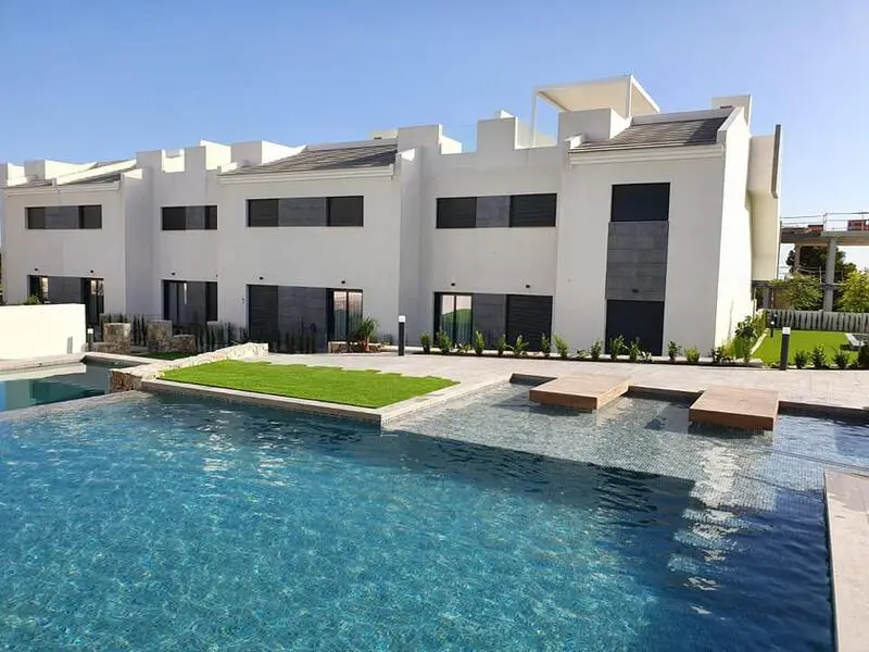 Apartamento en Torrevieja con Vistas a la Laguna Rosa