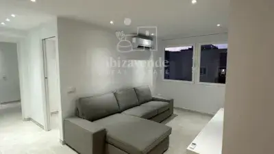 Apartamento en San Antonio con Vistas al Mar y Piscina