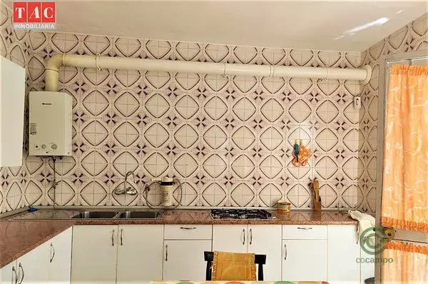 Casa Céntrica en Lepe con Muchas Posibilidades