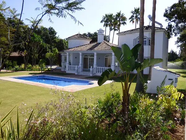 Villa en Sotogrande Costa con Jardin y Piscina